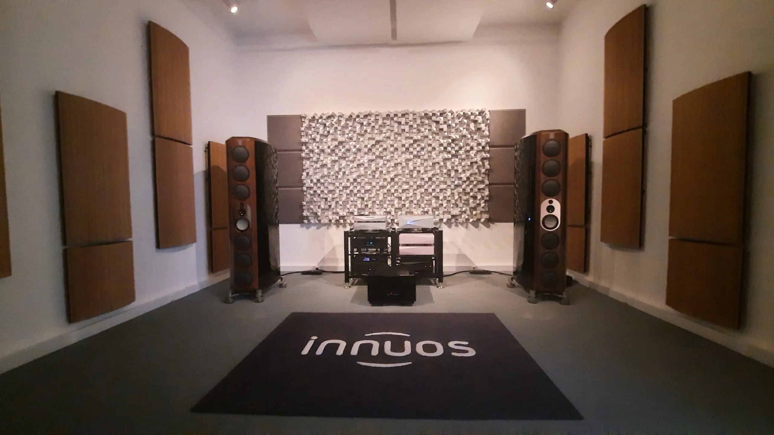 Innuos Sound Room in Faro, Algarve, Portugal